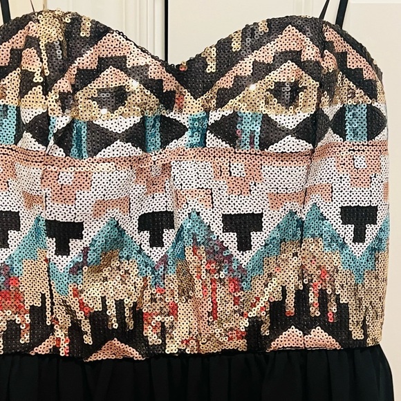 Cute and sparkly strapless dress great for weddings and homecoming. - Picture 5 of 5